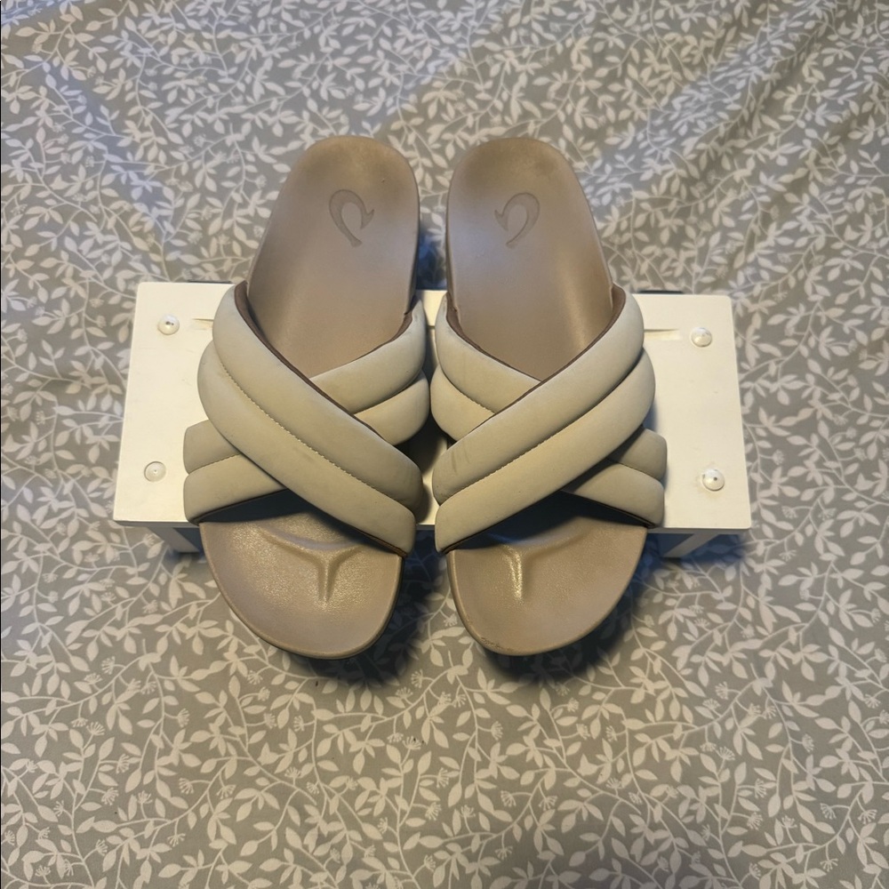 Olukai Hila criss cross strap slides